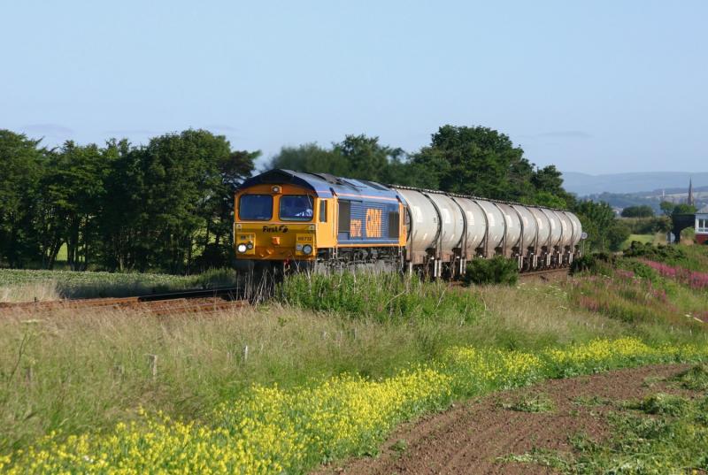 66712 6L59 Usan: 66712 heads south from Usan on Friday 14th July with 6L59 Aberdeen to Harwich empty 'mud oil' tanks. Photo of 66712 6L59 Usan