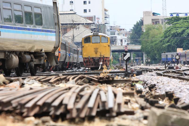 RAILS: 4036 with rails in the foreground at Bangkok Hua Lamphong Station, Thailand 16/07/11. Photo of RAILS