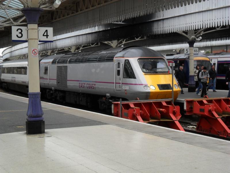 43 308: 308 Arrives in off the Northern Lights fae London 02/09/11 Photo of 43 308