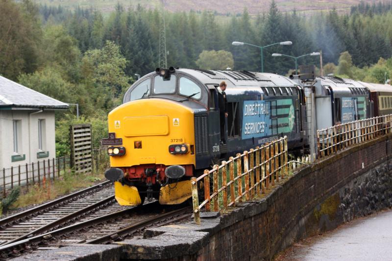 37218 37409 growl away from crainlarich on edinburgh-oban northern belle: Photo of 37218 37409 growl away from crainlarich on edinburgh-oban northern belle